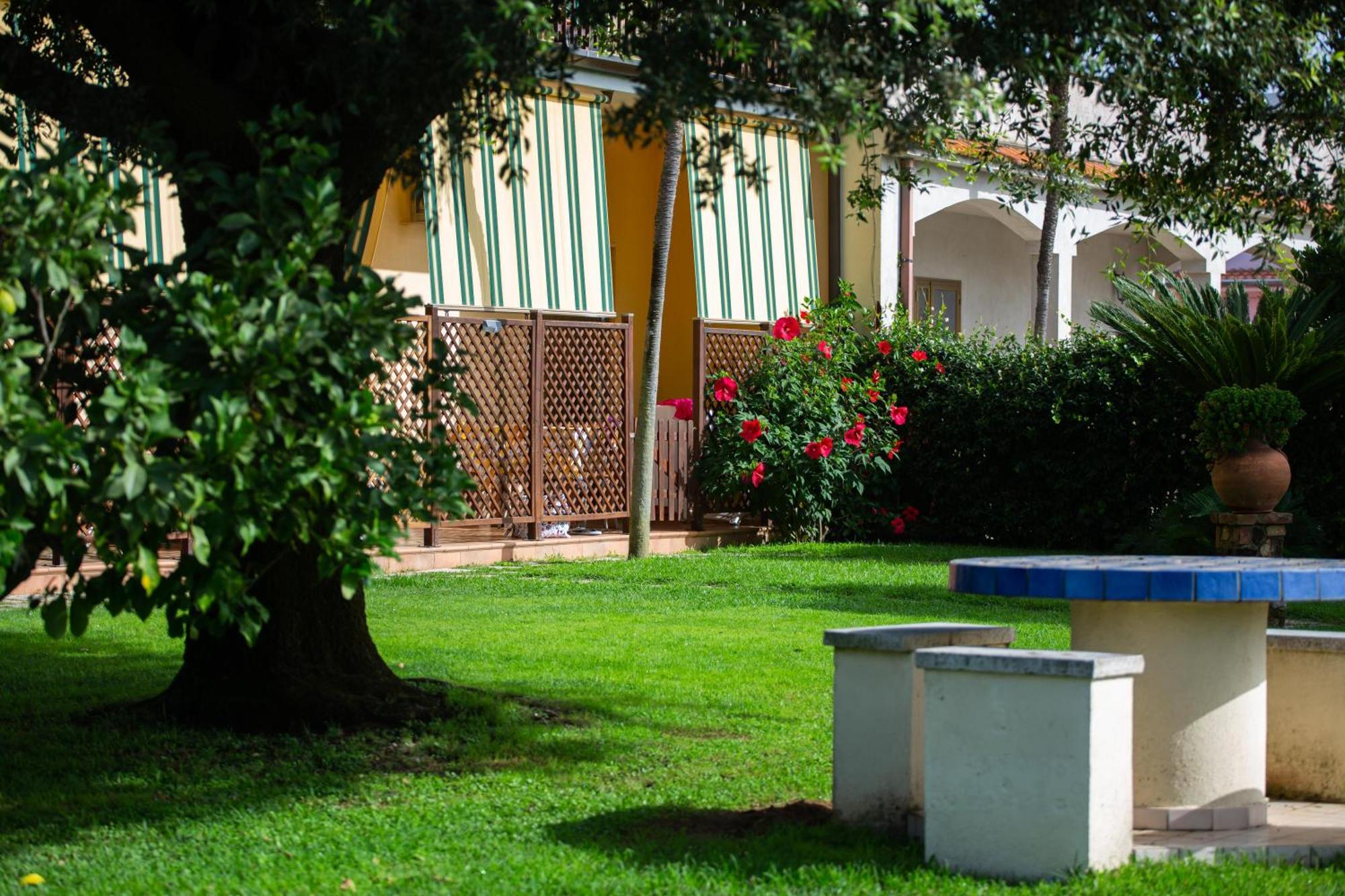 I Lecci Guesthouse San Felice Circeo Luaran gambar
